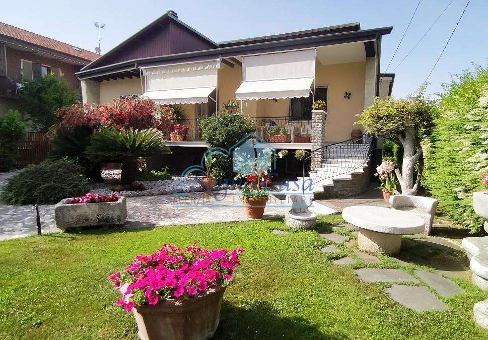 Villa in Vendita a Carrara Via Bassagrande,