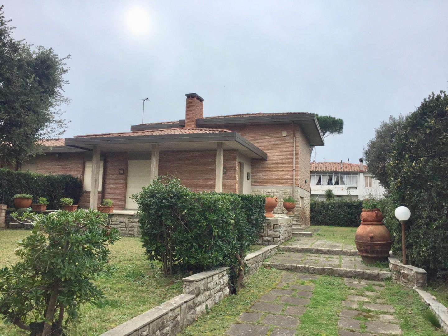 Casa Bi - Trifamiliare in Affitto a Pisa Giardino Scotto,