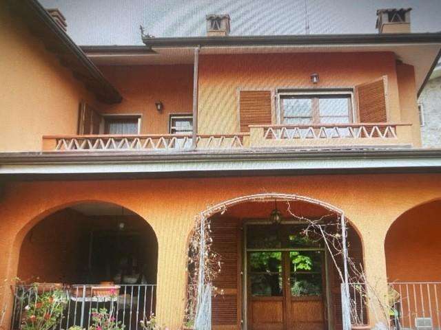 Casa Bi - Trifamiliare in Vendita a Pietrasanta Via del Castagno,