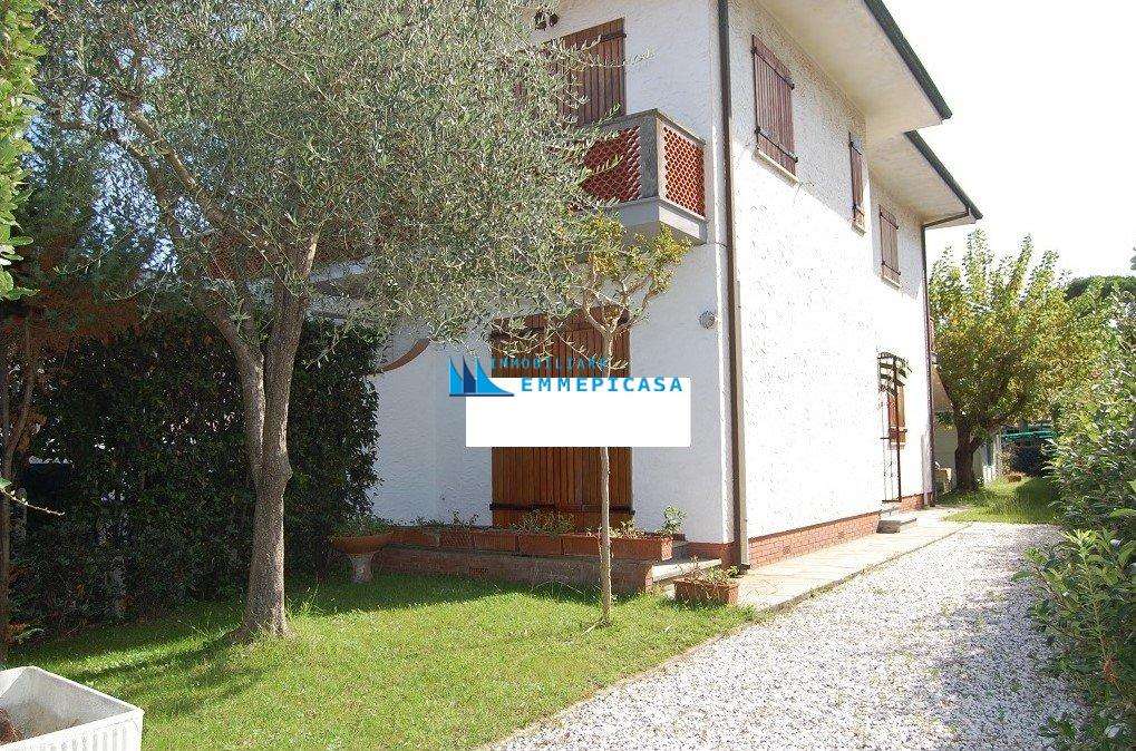 Casa Bi - Trifamiliare in Vendita a Montignoso Via Cateratte,