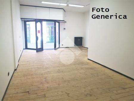 Locale commerciale in Affitto a Massarosa Via Sarzanese Nord,