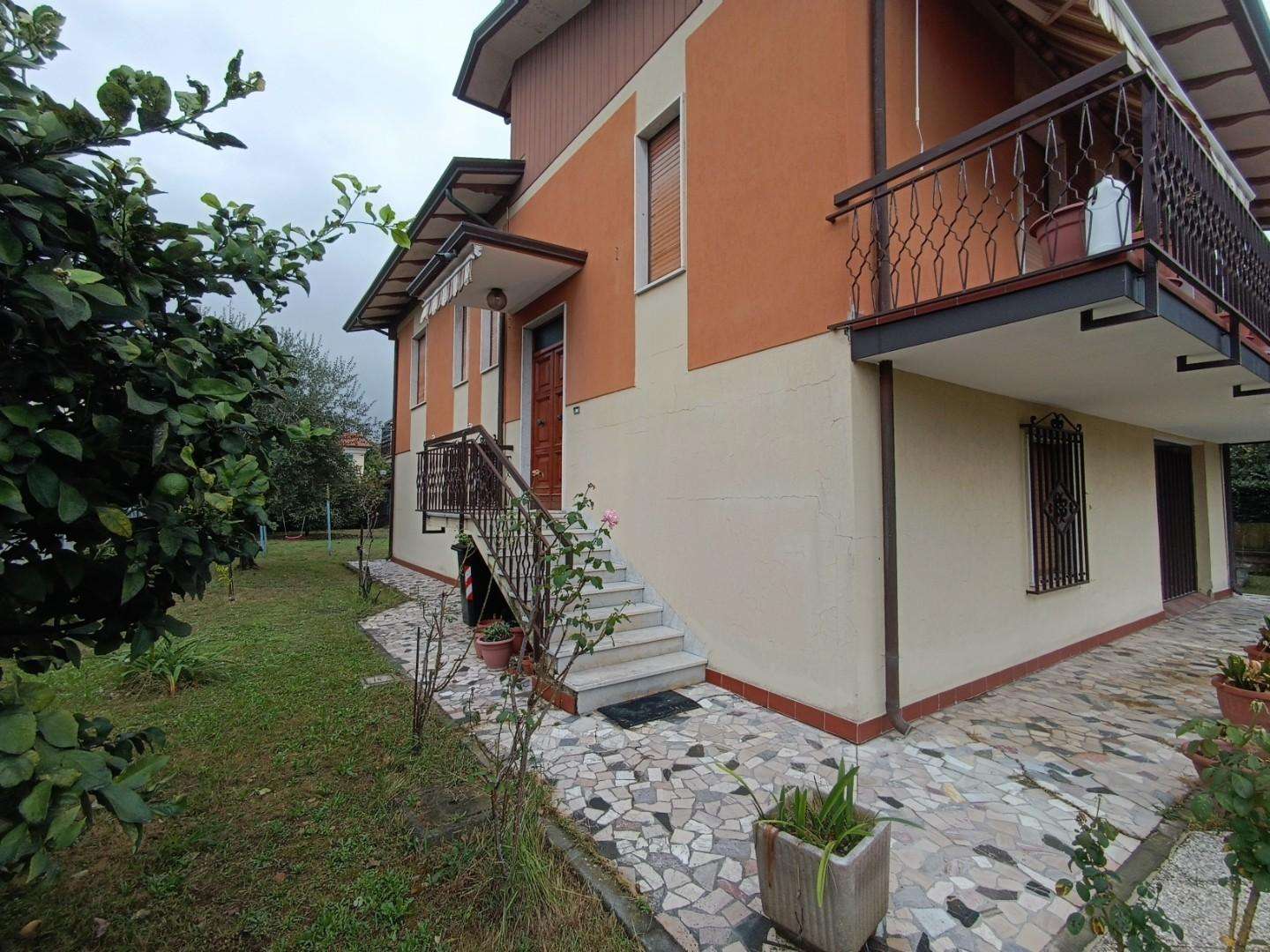 Appartamento in Vendita a Carrara Via Gino Menconi,