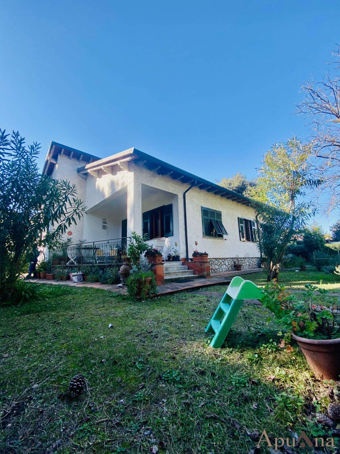 Appartamento Via delle Pinete,  180, Massa