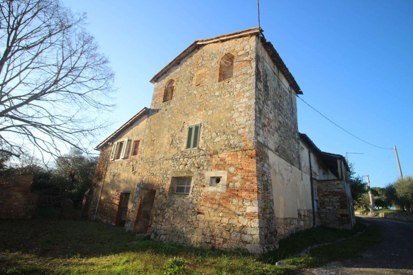 Casale in Vendita a Monteroni d'Arbia