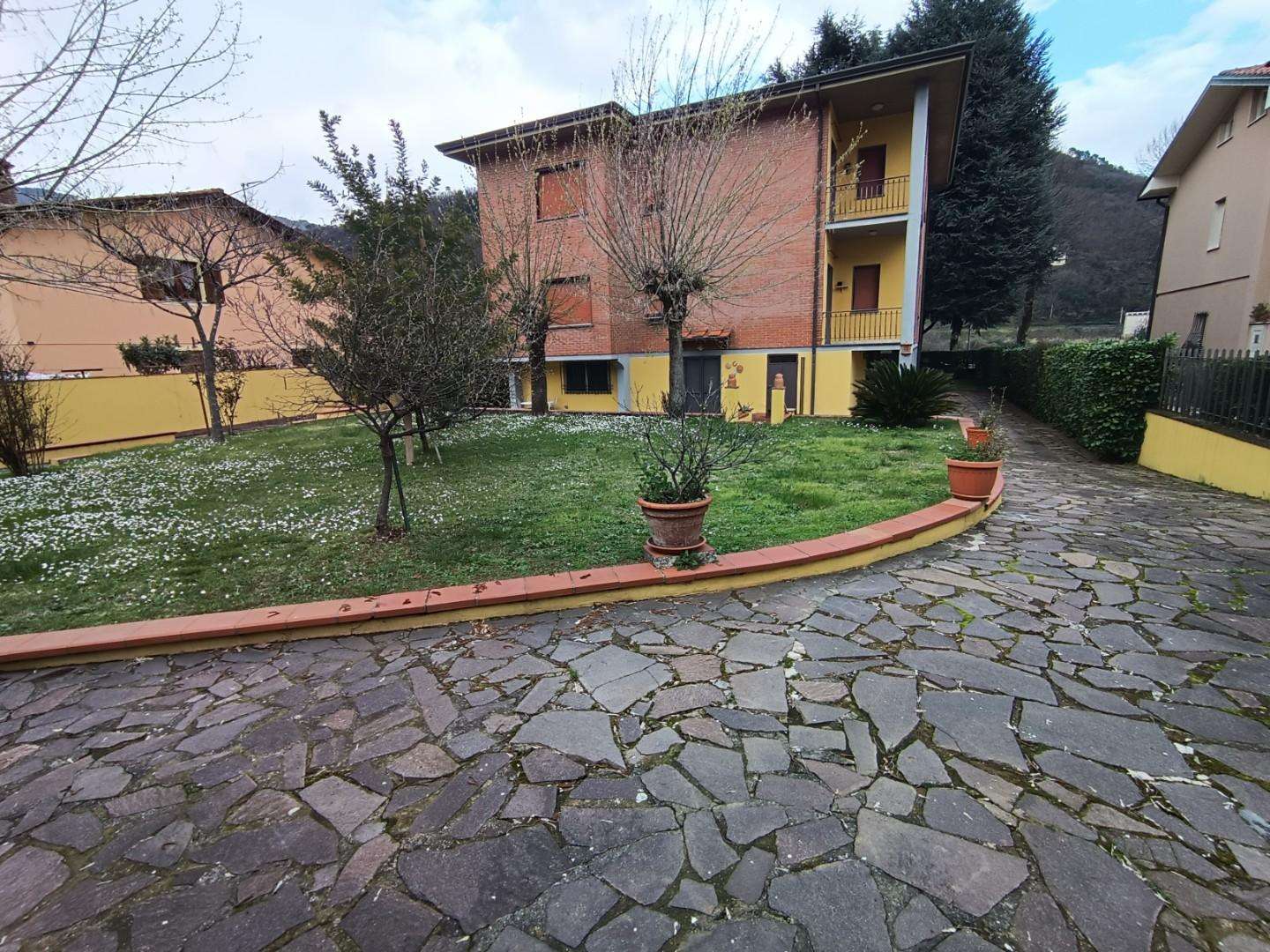 casa indipendente in vendita a Lucca in zona Aquilea