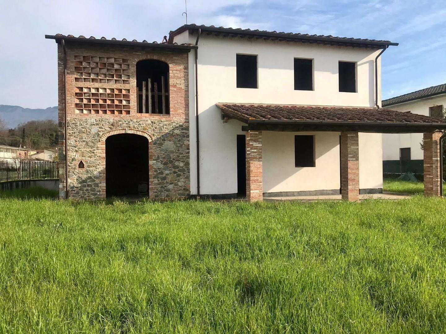 Villa in Vendita a Capannori Via Romana,