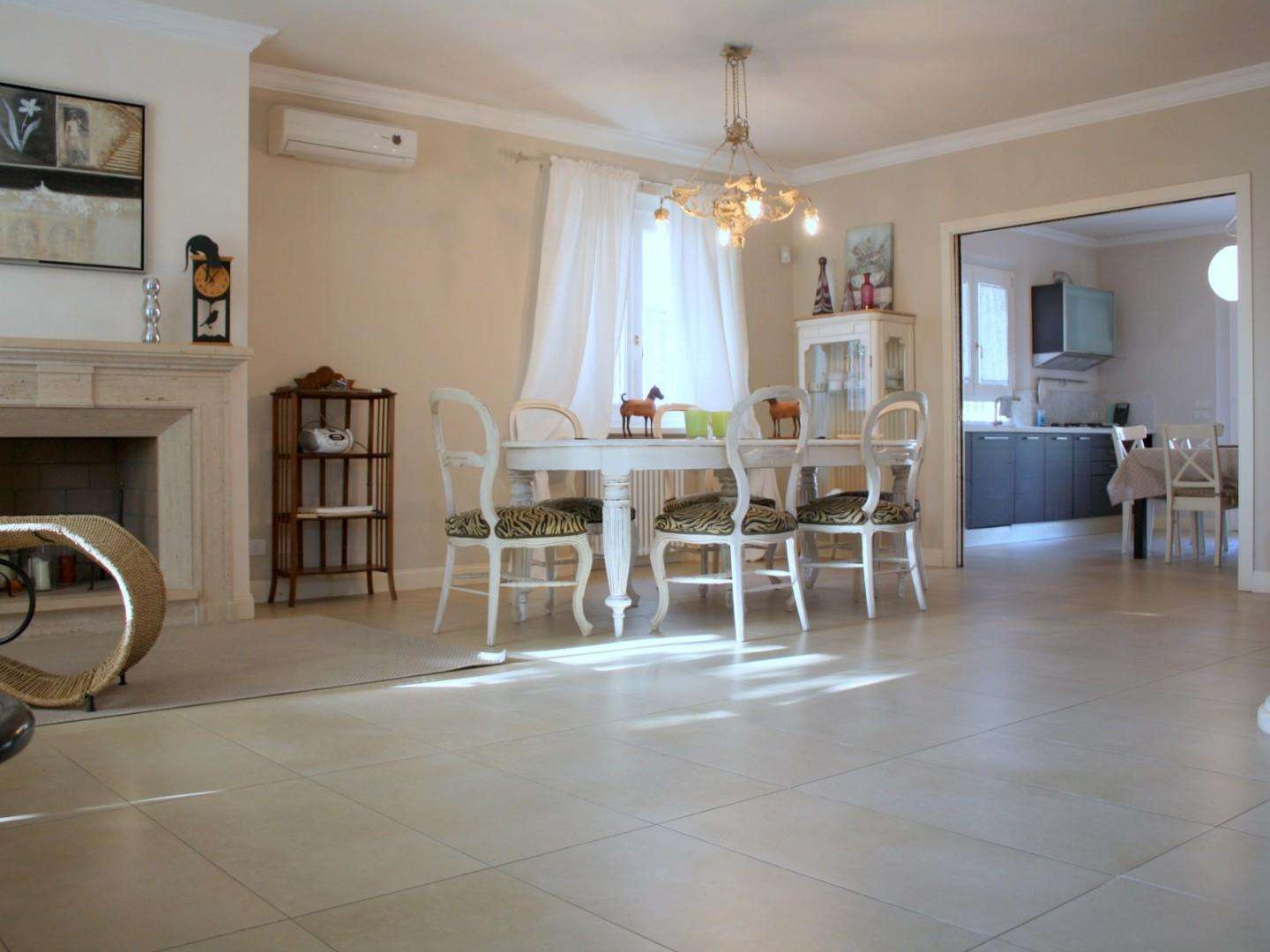 Villa in Affitto a Pietrasanta Via Cesare Battisti,