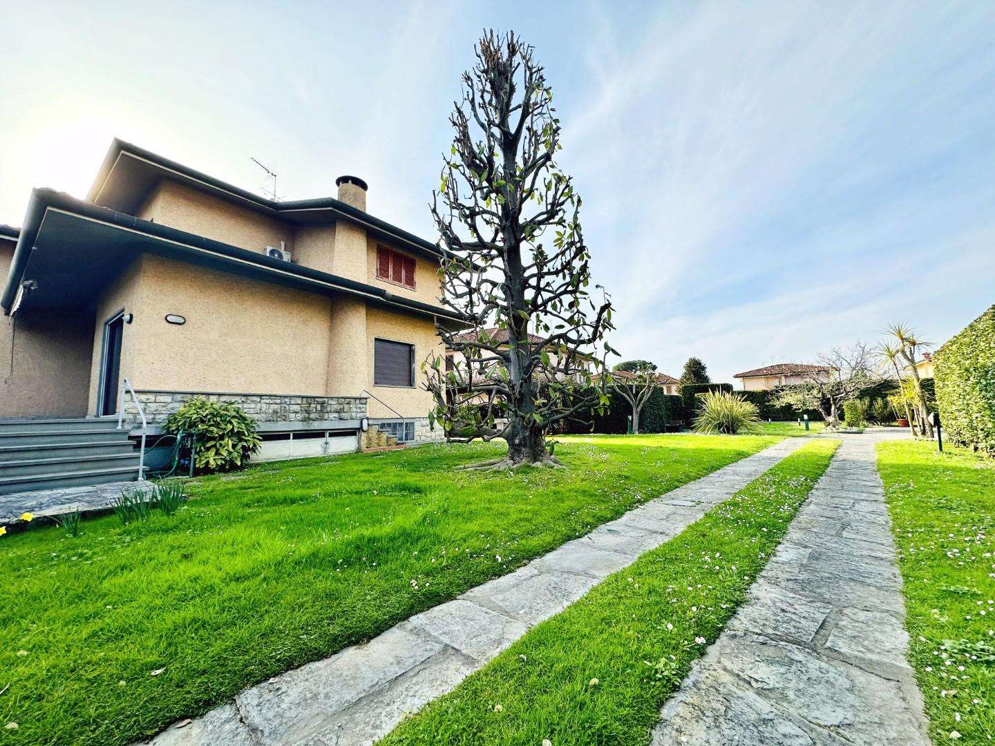 Villa in Affitto a Pietrasanta Via Puglie,