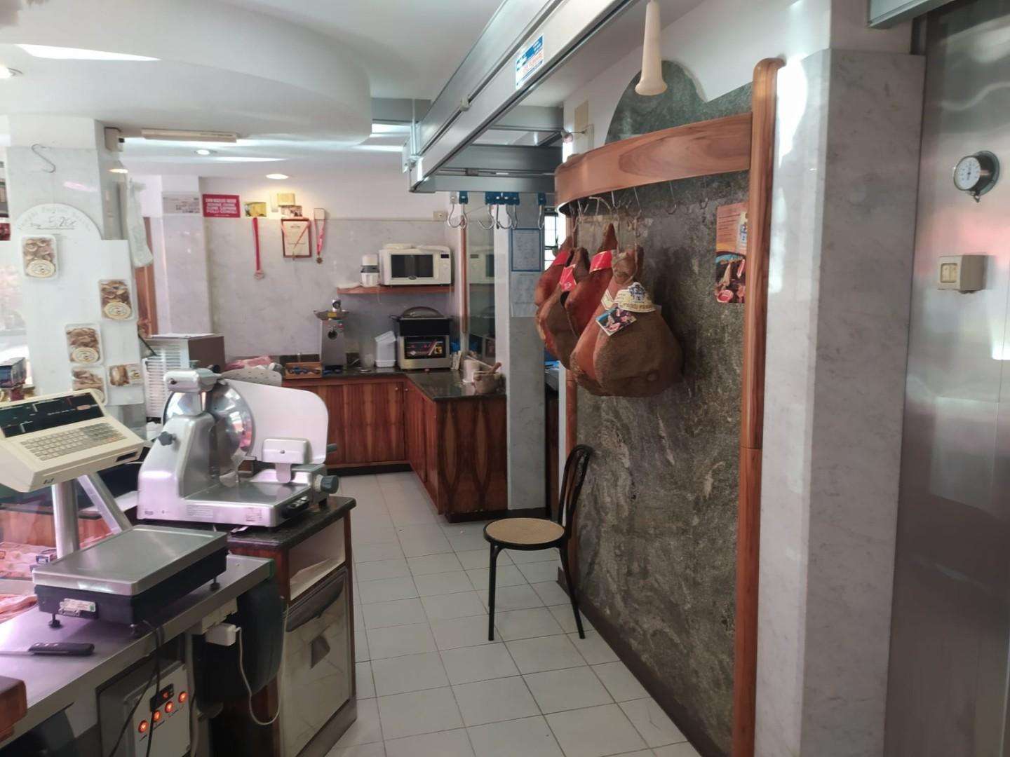 Attività  commerciale Via Alcide de Gasperi,, Massarosa