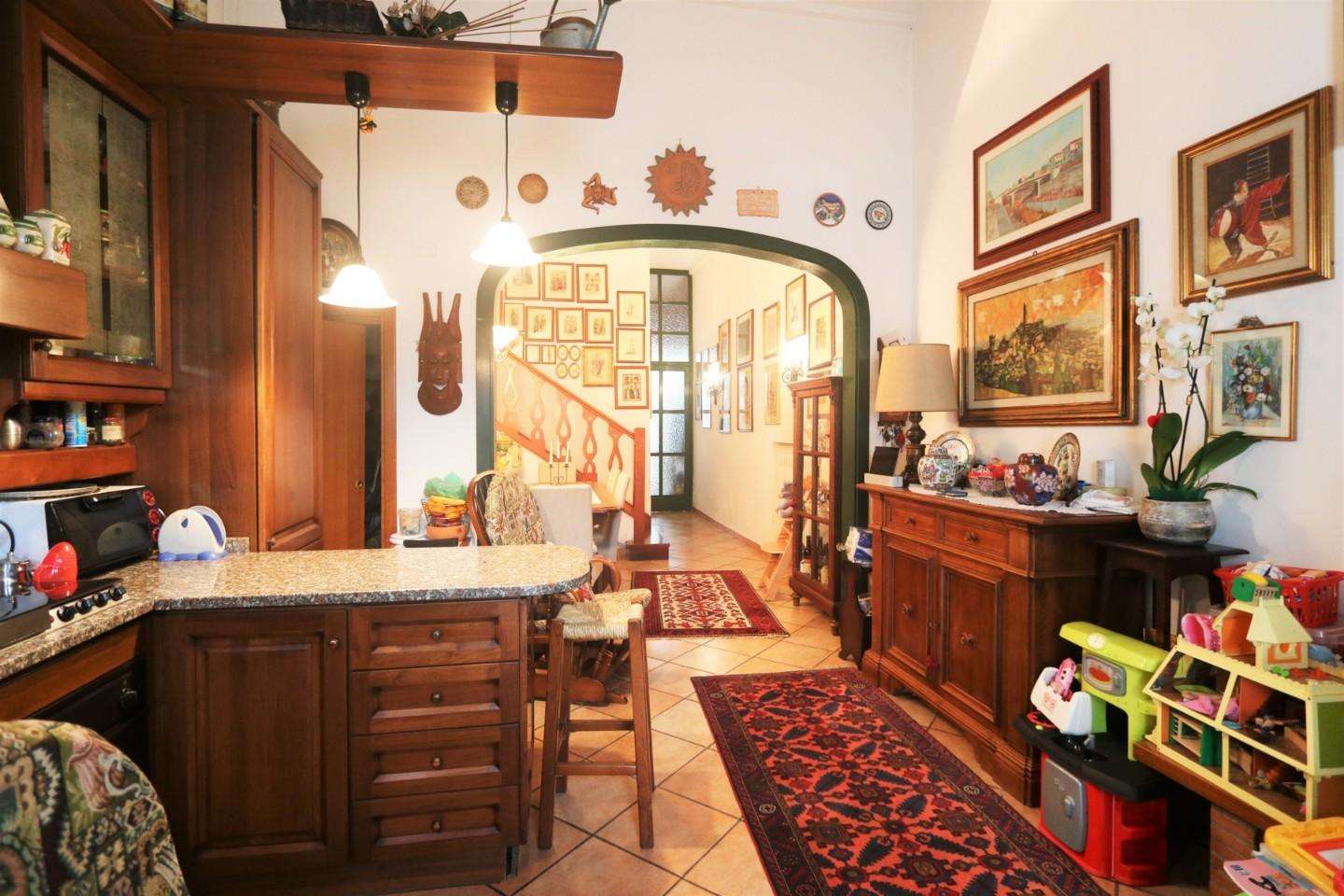 intera palazzina in vendita a Pontedera
