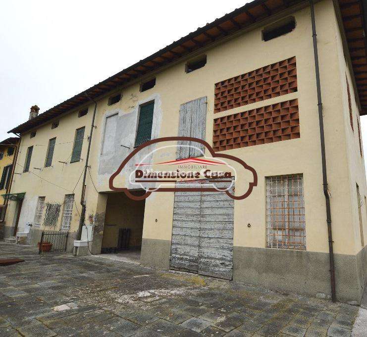 Casale in Vendita a Lucca Via Giovanni Carignani, 55100