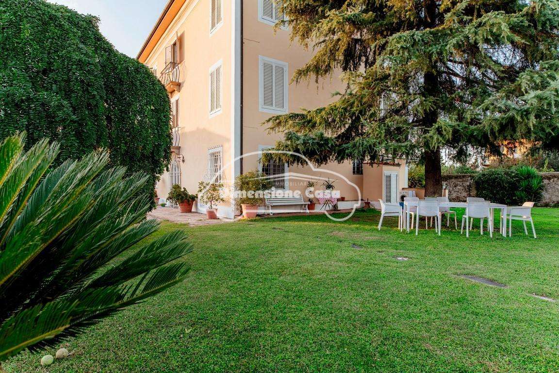 Villa in Vendita a Lucca Via per Corte Guidi, 60