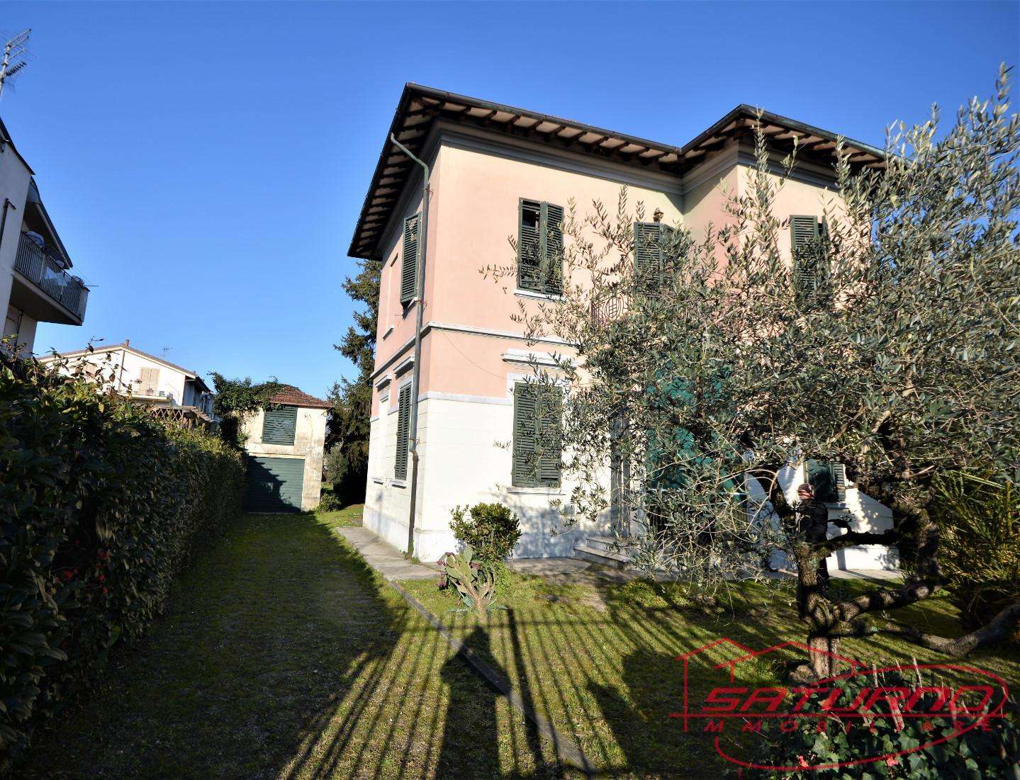 Villa in Vendita a Lucca Via di Salicchi, 855