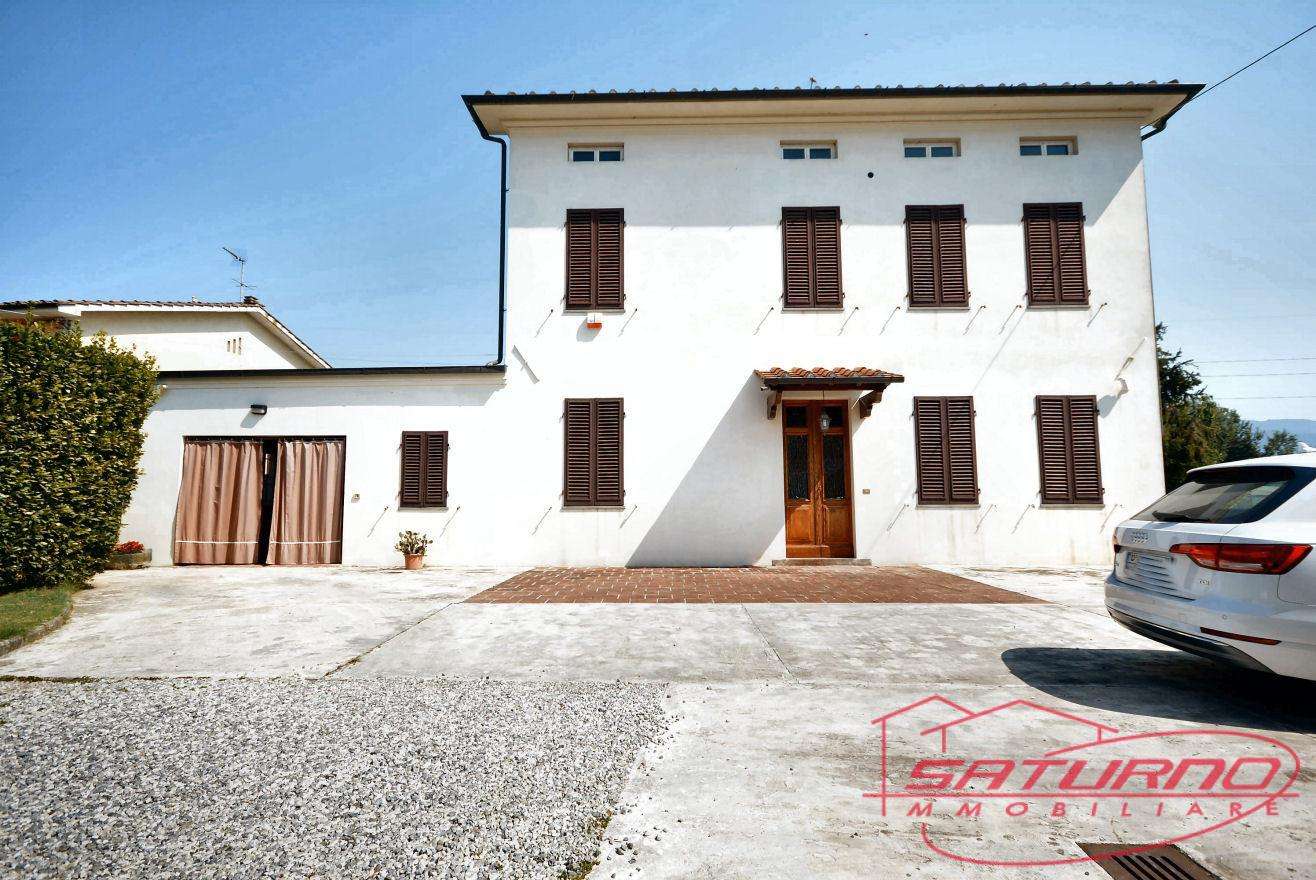 Villa in Vendita a Capannori Via dell ' Isola, 39
