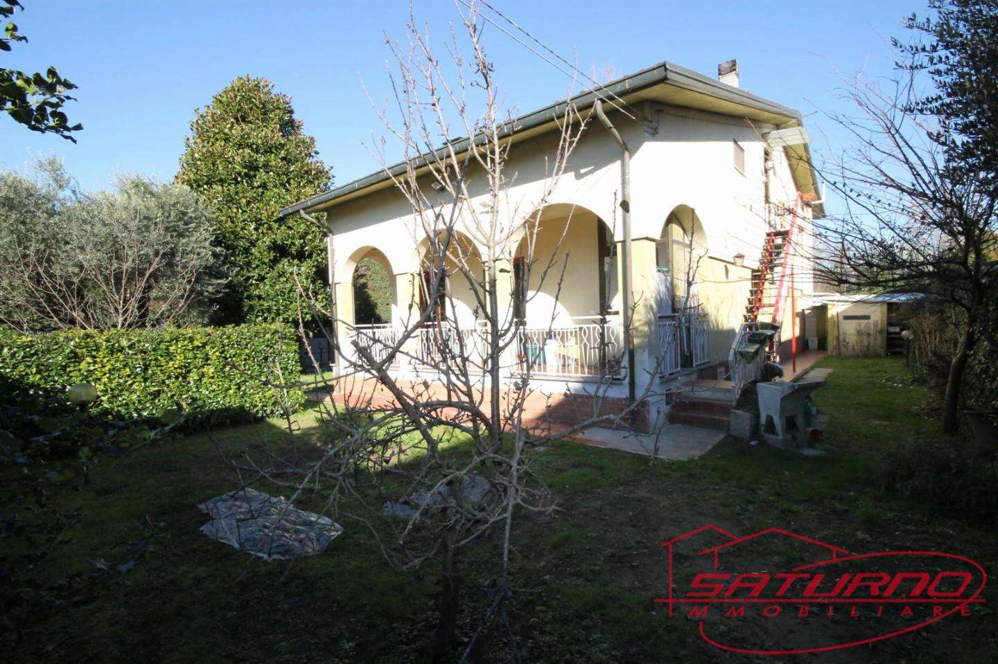 Villa in Vendita a Lucca Via della Chiesa XI, 718