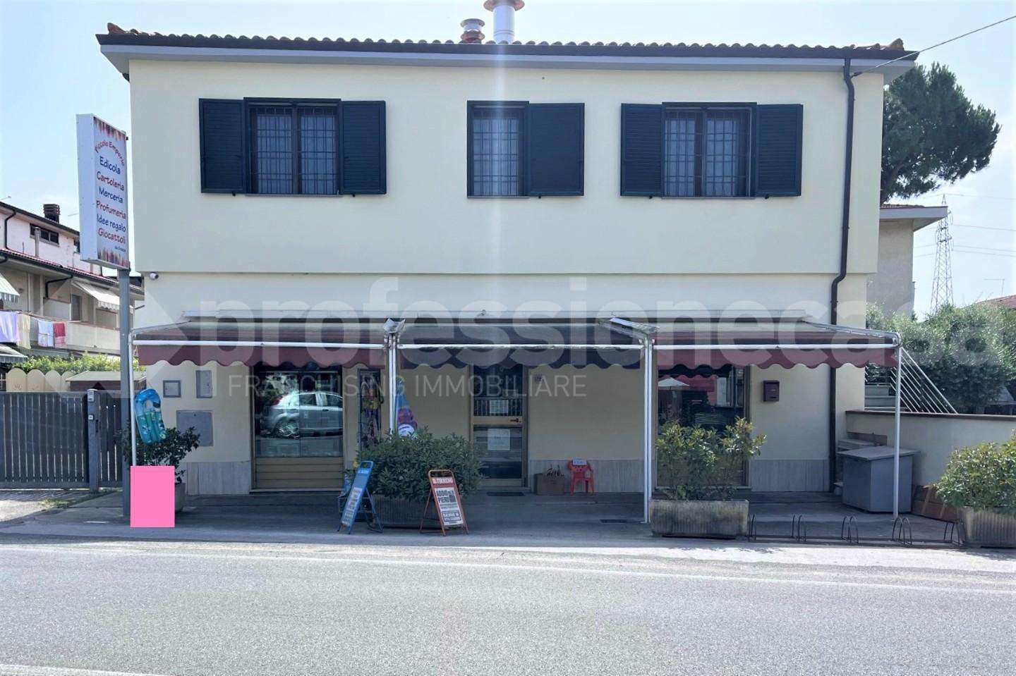Locale commerciale in Affitto a Pisa Via Livornese, 695
