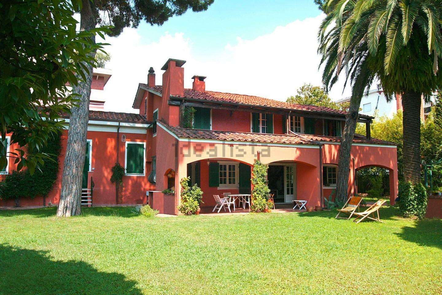 casa indipendente in vendita a Carrara in zona Centro Città