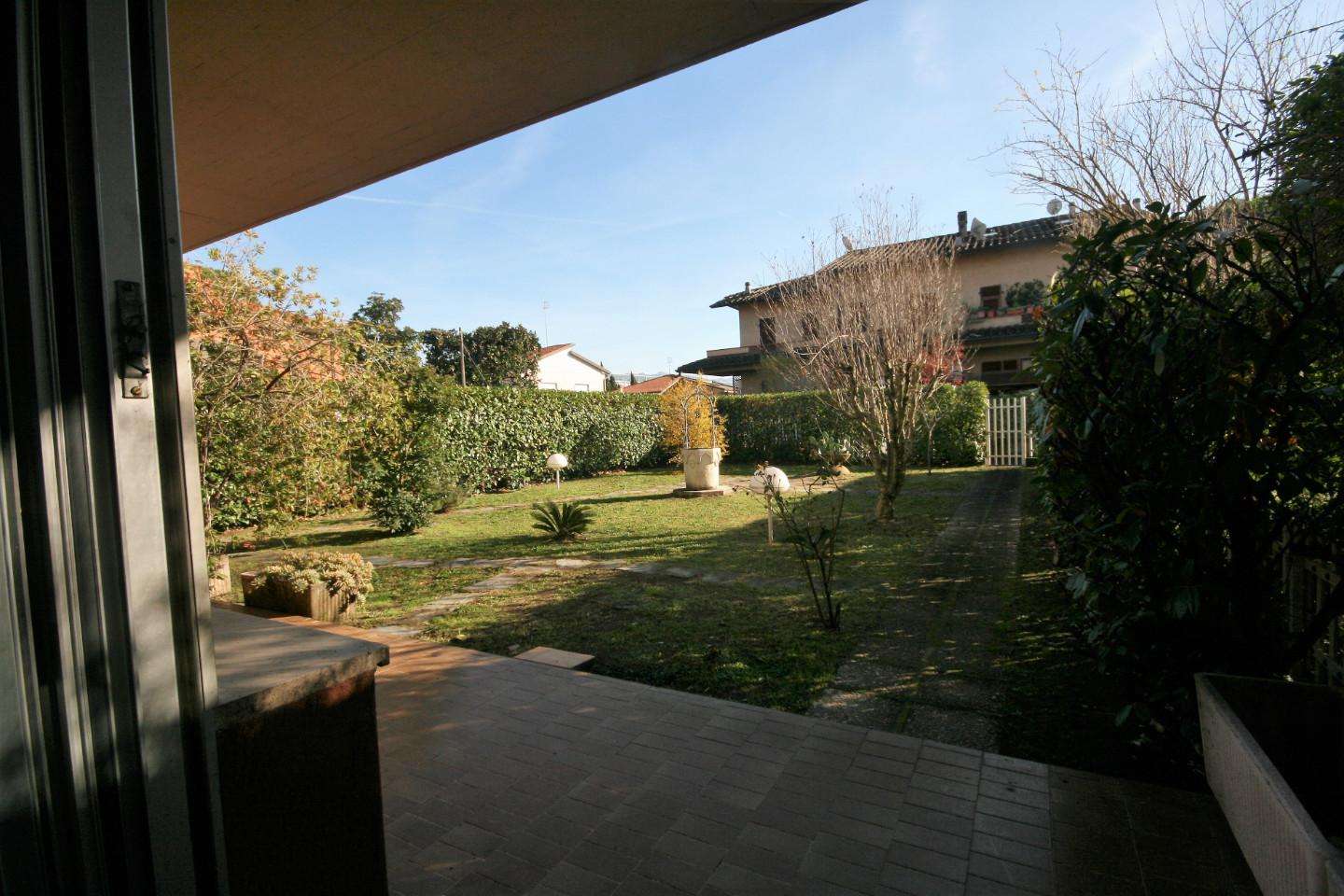 Appartamento Viale Monzoni,, Carrara