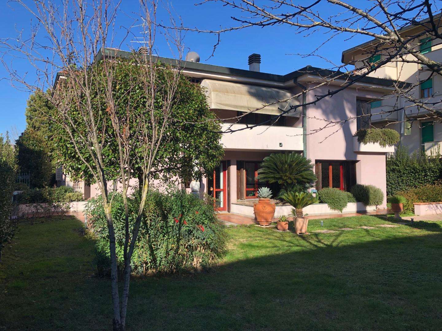 Villa in Vendita a Santa Croce sull'Arno Via Raffaello,