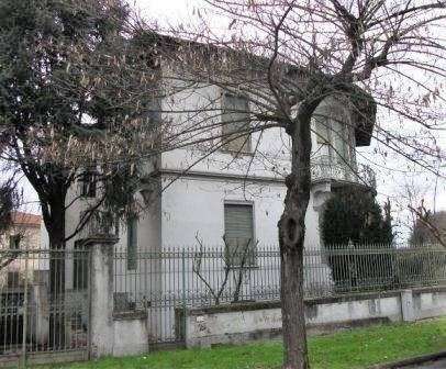 Villa in Vendita a Lucca Viale Giosuè Carducci, 187