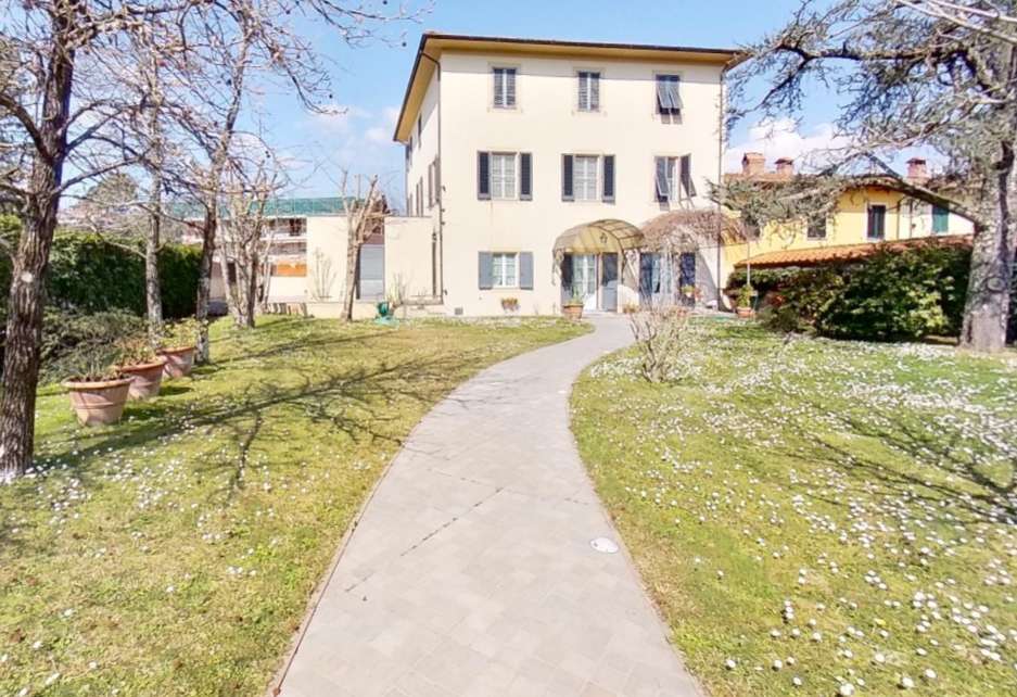 Villa in Vendita a Lucca Via di Sant 'Alessio, 39