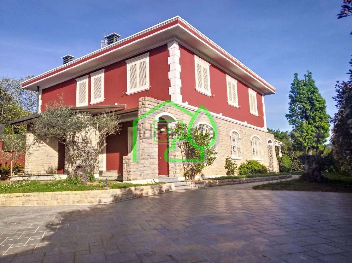 Villa in Vendita a Camaiore Camaiore LU,