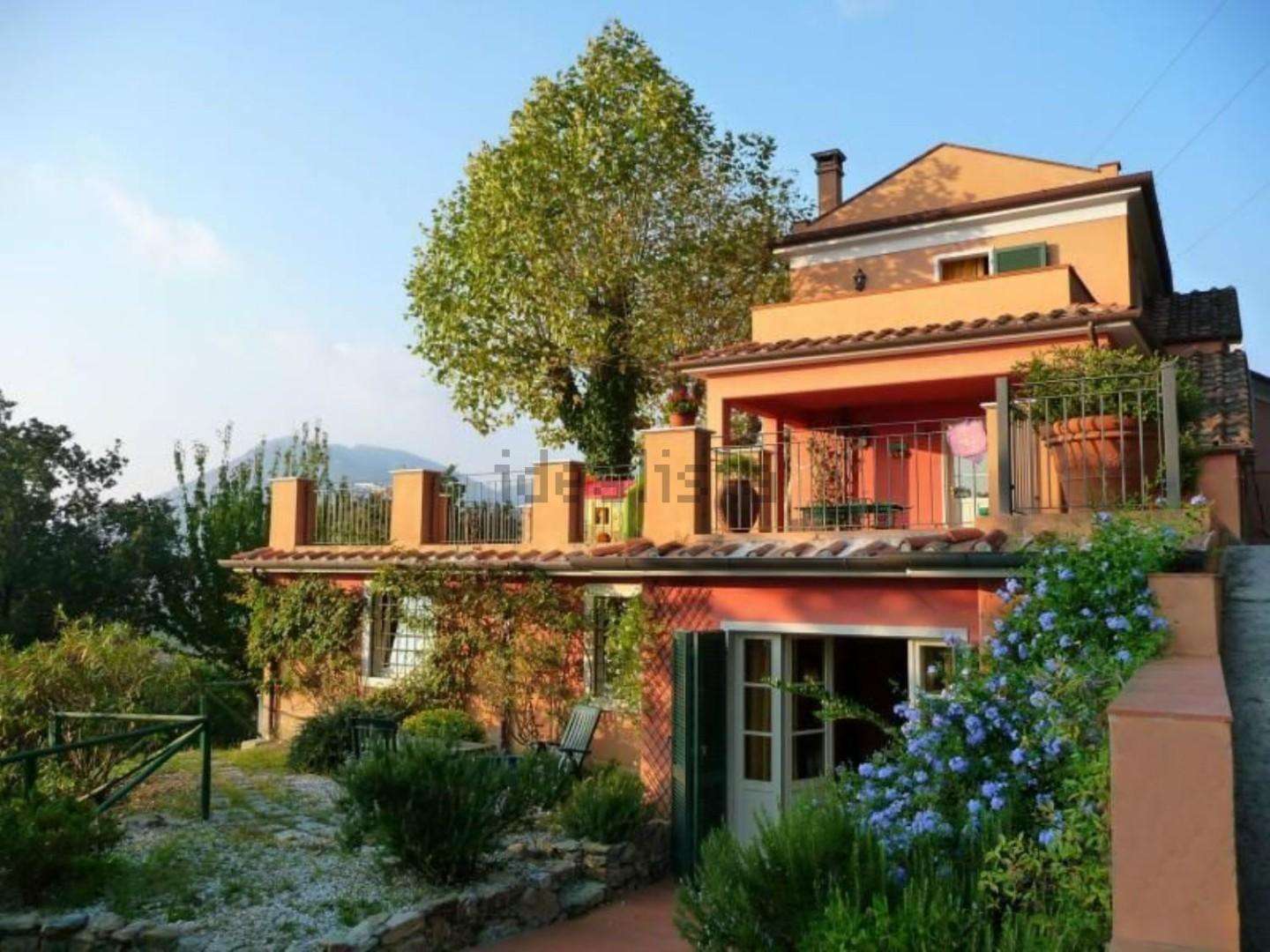 Casa Bi - Trifamiliare in Vendita a Carrara Via di Nazzano,
