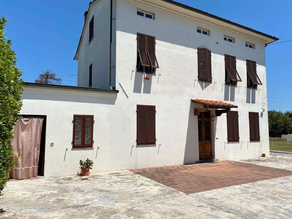 Villa in Vendita a Lucca