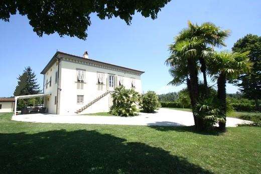 Villa in Vendita a Lucca San Quirico