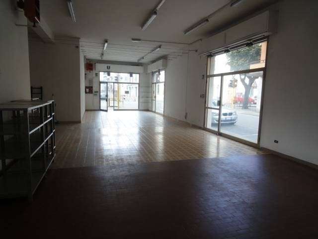 Negozio Viale Giacomo Matteotti,, Certaldo
