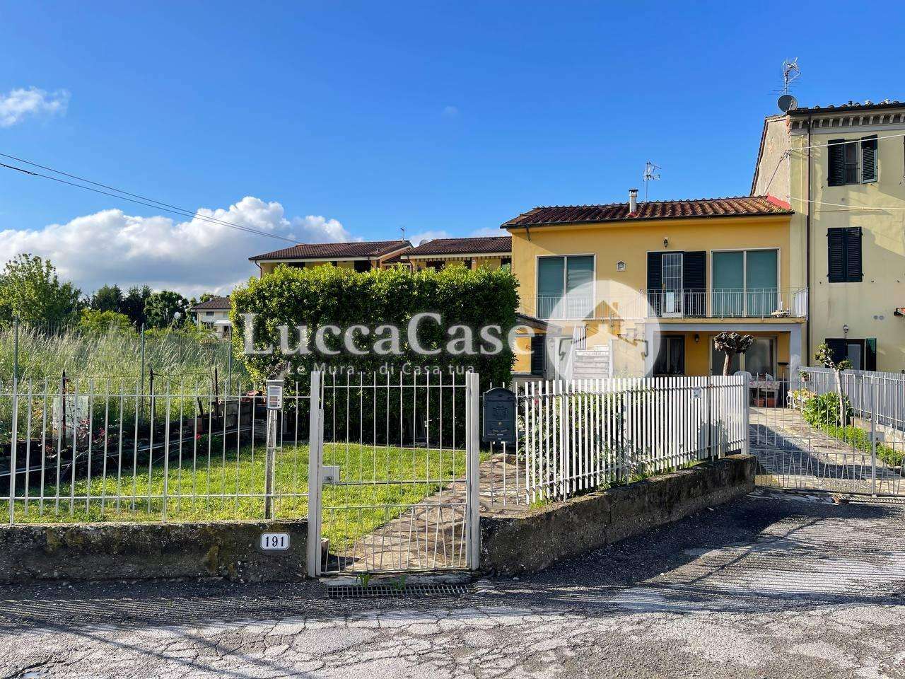 Casa Bi - Trifamiliare in Vendita a Lucca Via San Marco,