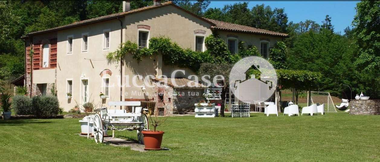 Casale in Vendita a Lucca Via Sarzanese,