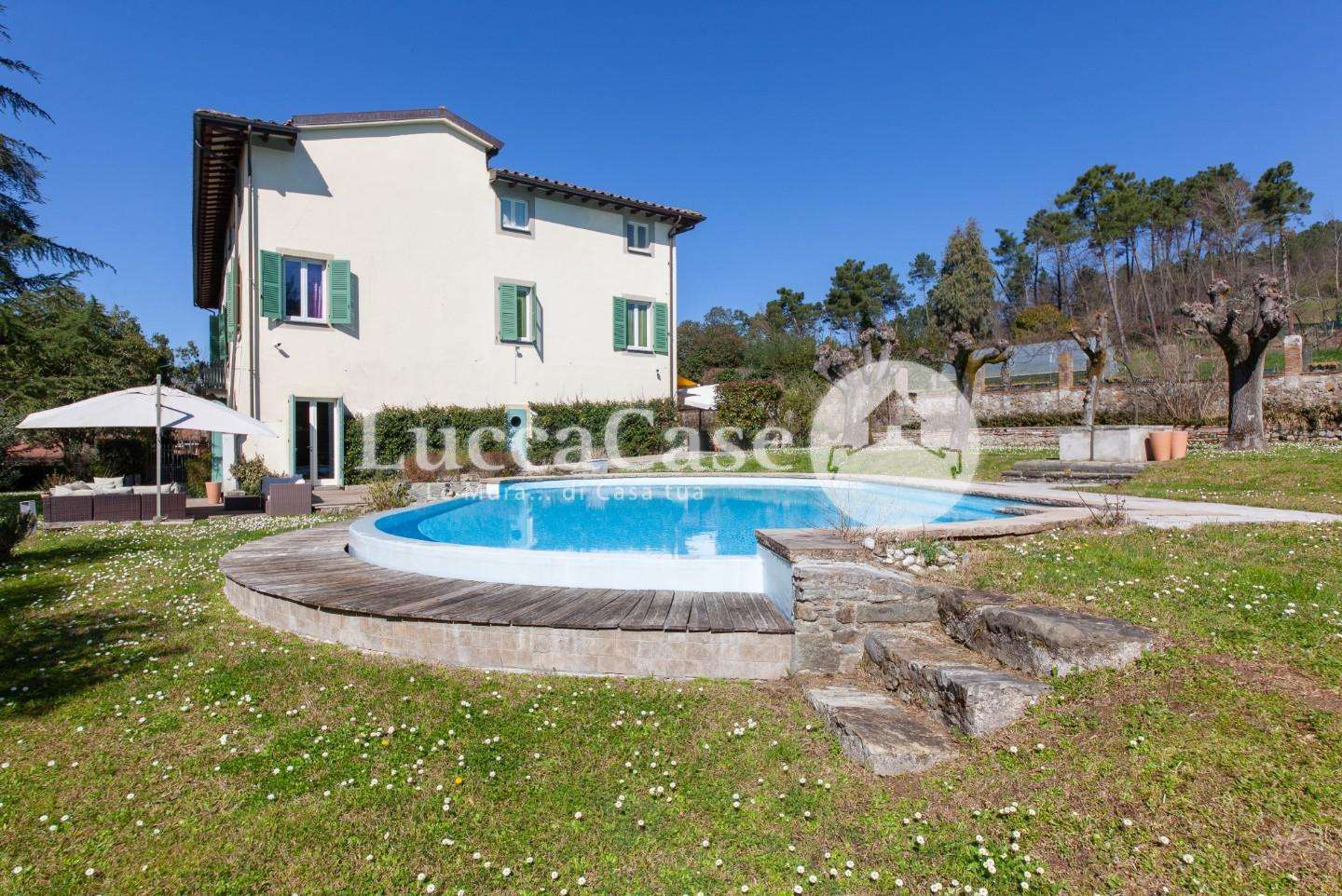 Villa in Vendita a Lucca Via delle Gavine, 55100