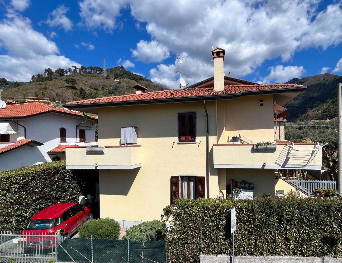 Casa Bi - Trifamiliare in Vendita a Montignoso Via Augusto Gori, 54038