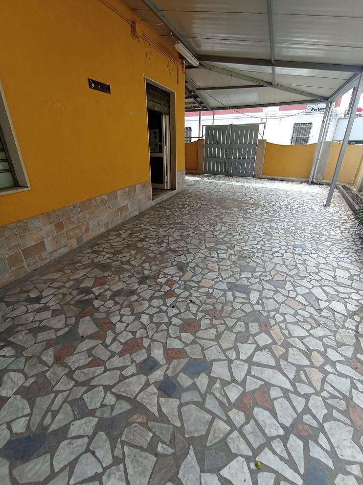 Locale commerciale Via Fossone Basso,, Carrara