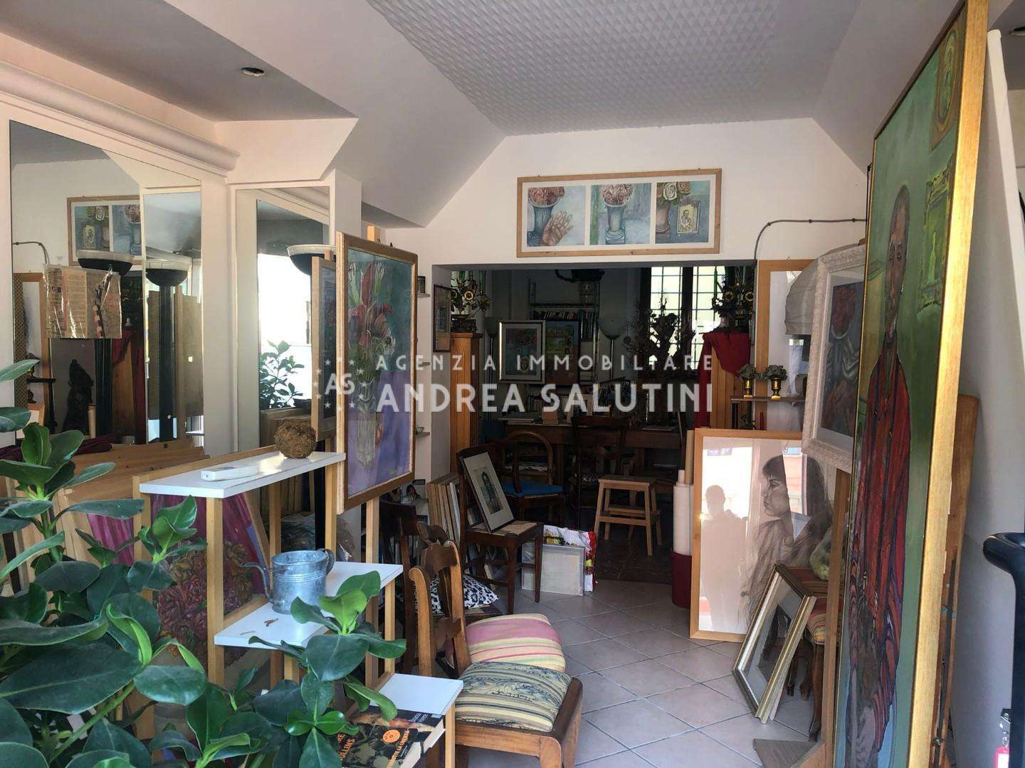 Locale commerciale in Affitto a Pontedera Via Cesare Battisti,
