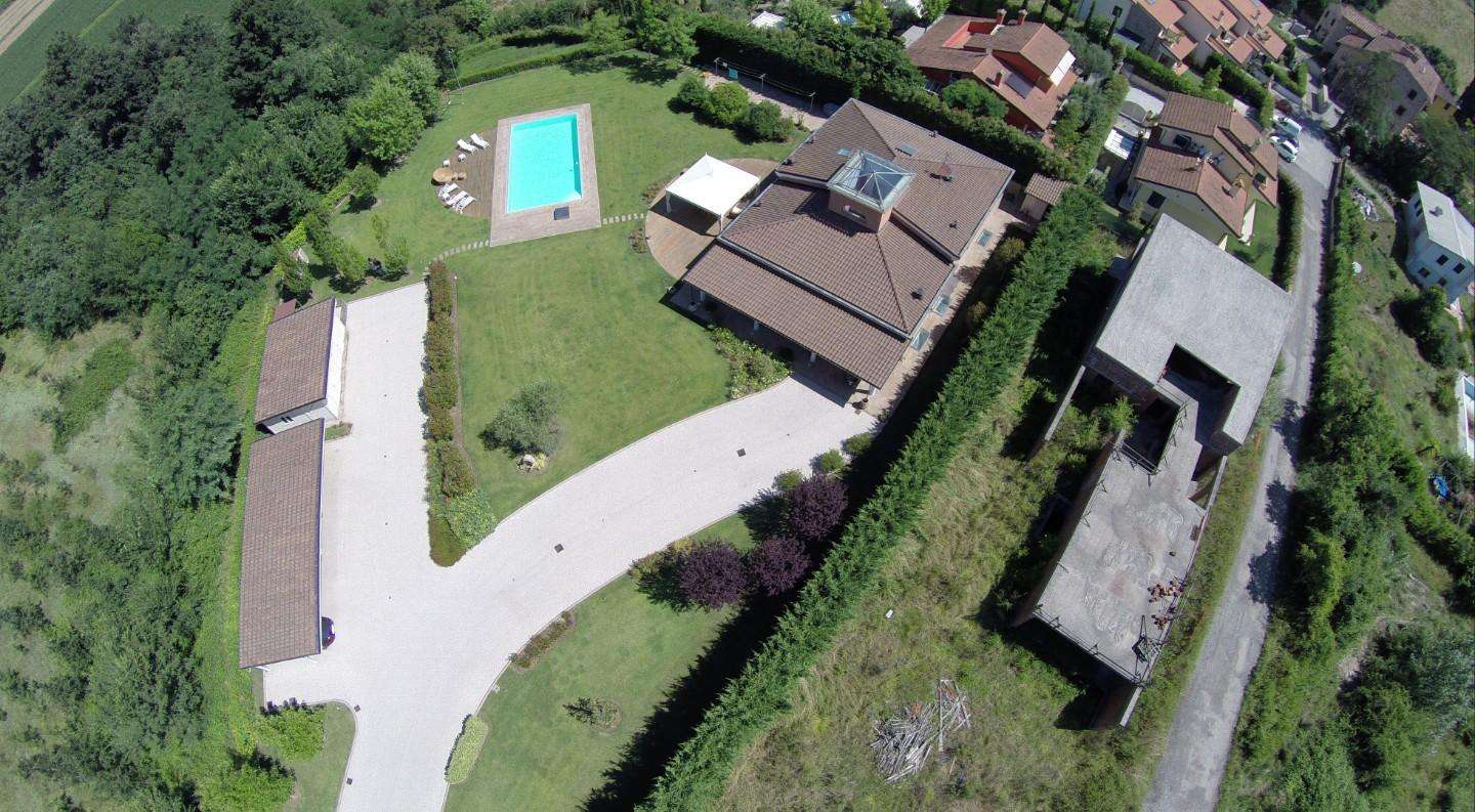Villa in Vendita a Lucca Traversa I Via Parco della rimembranza,