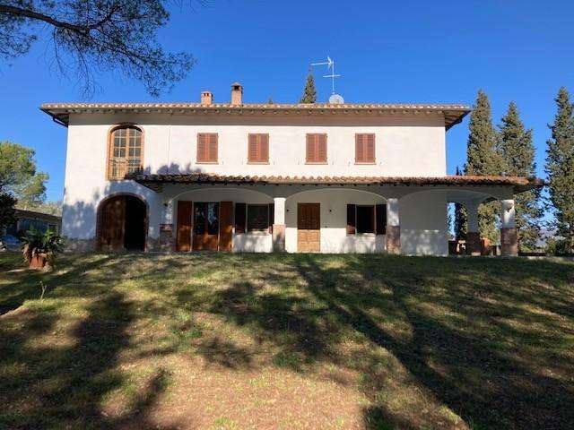 Villa in Vendita a Vinci QW+CH Vinci FI,