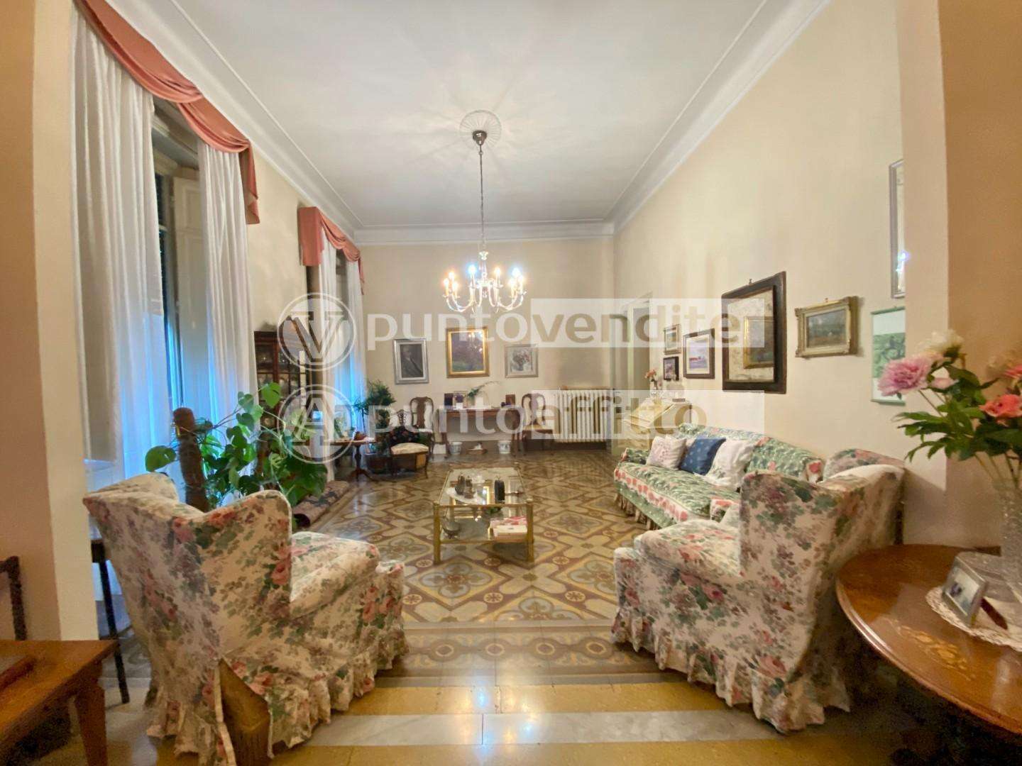 Villa in Vendita a Lucca Viale Carlo del Prete, 55100