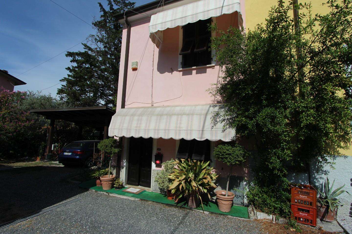 Casa Bi - Trifamiliare in Vendita a Sarzana SS ,