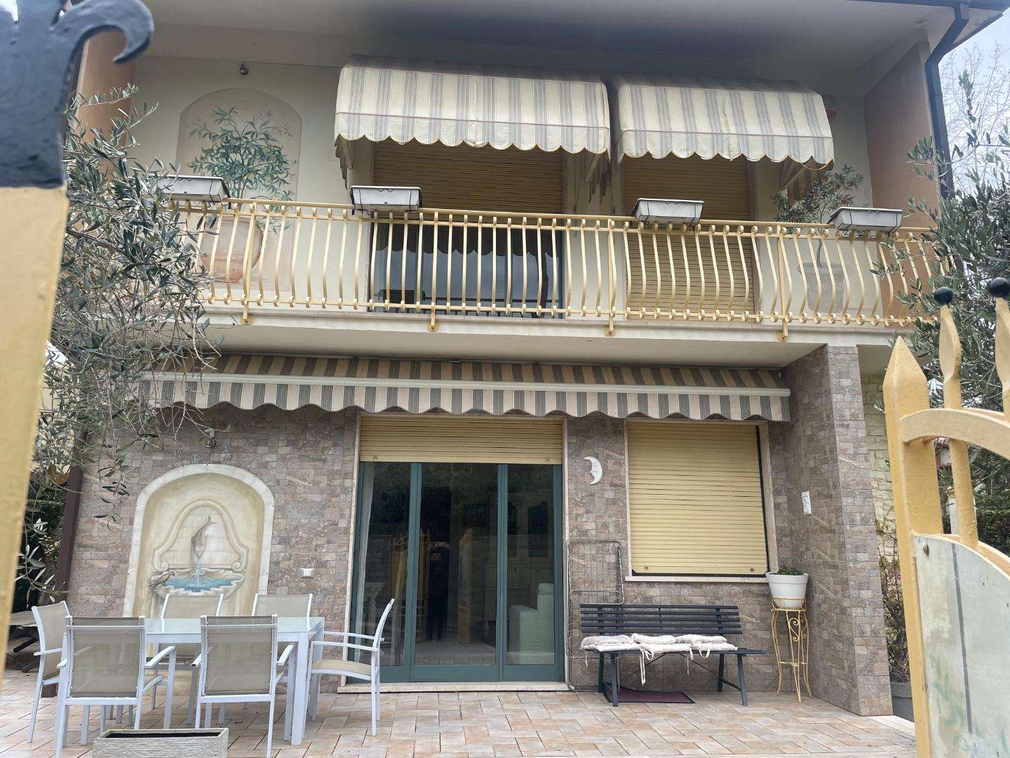 Casa Bi - Trifamiliare in Affitto a Forte dei Marmi Via Giuseppe Mazzini,
