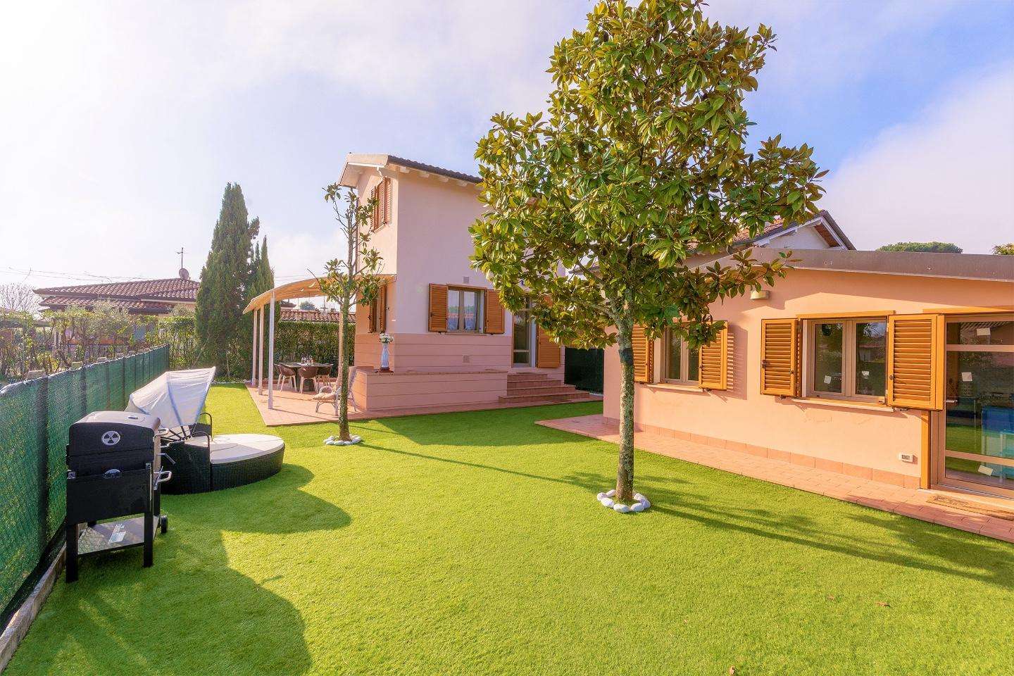 Villa Via Monte Gabberi,, Pietrasanta