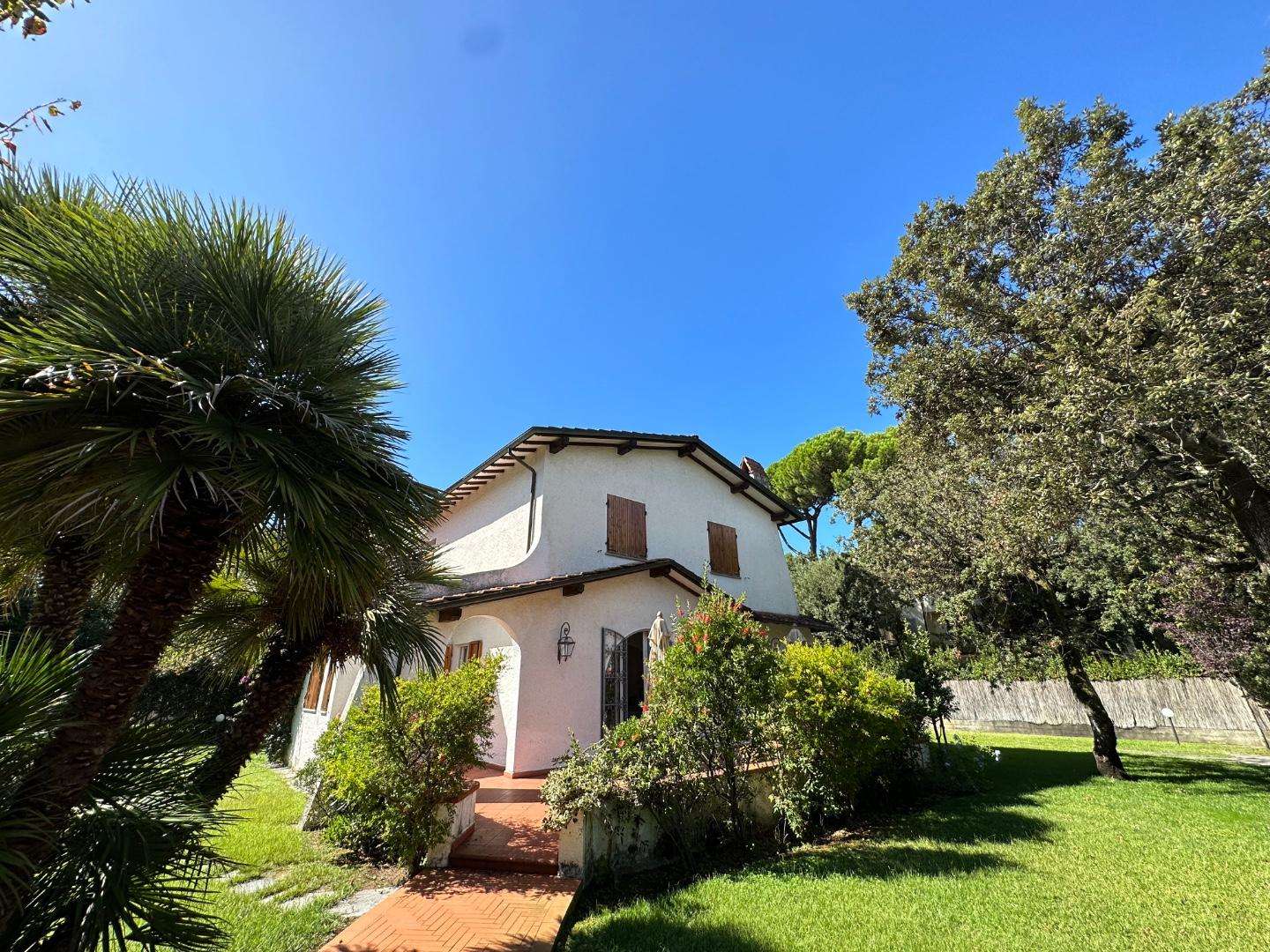 Villa Via Lorenzo dei Medici,, Forte dei Marmi