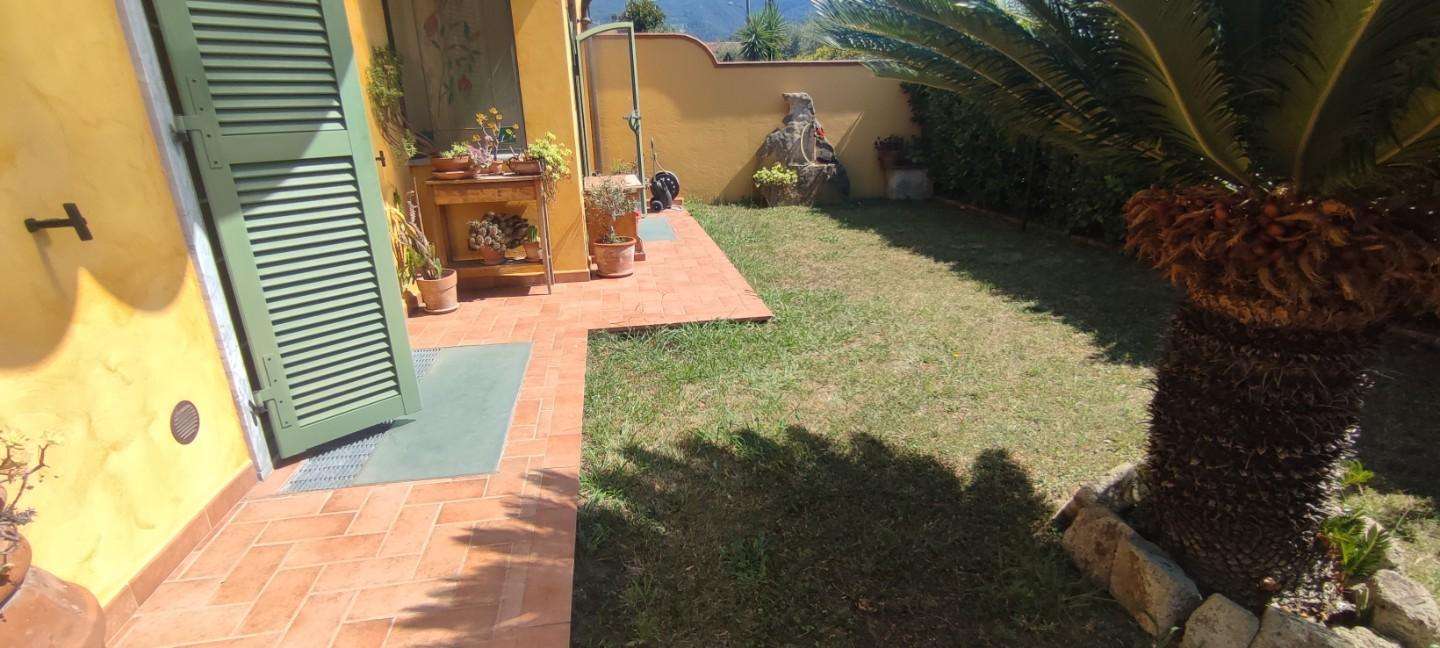 Casa Bi - Trifamiliare in Vendita a Castelnuovo Magra Via Carbonara, 33