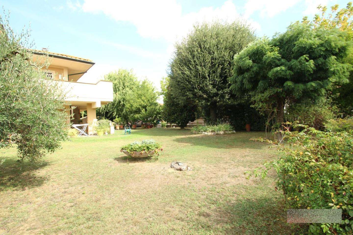 Villa in Vendita a Capannori Via Stradone di Camigliano,