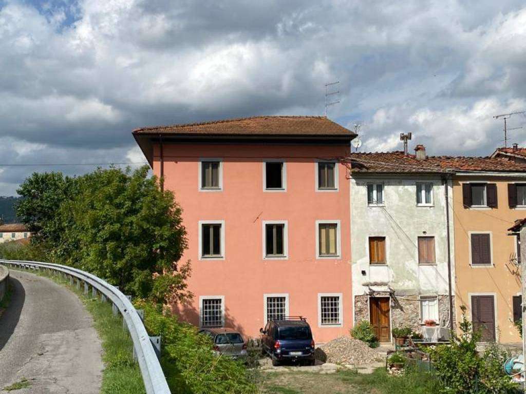 Palazzo - Stabile in Vendita a Lucca Via della Contesora, 873