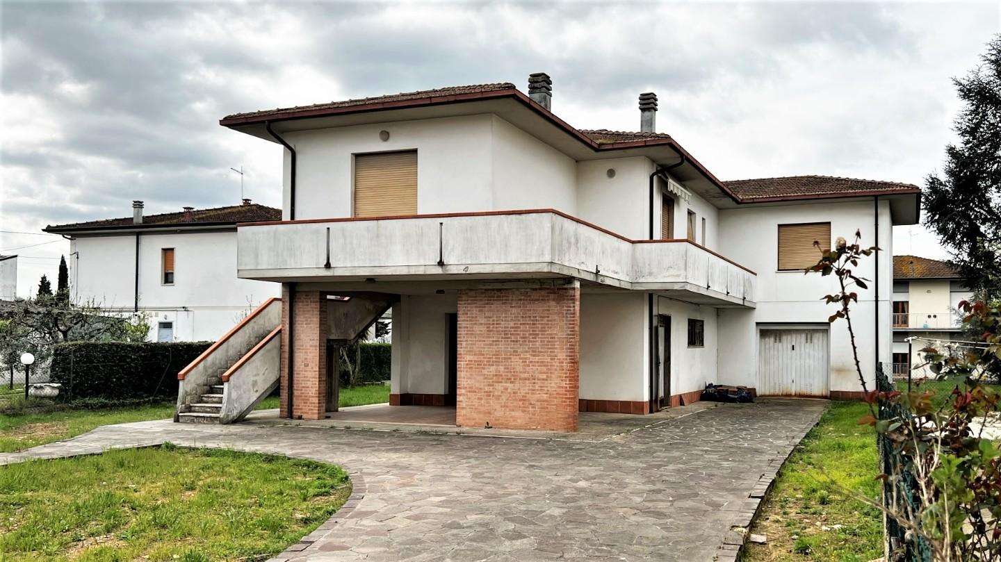 Villa in Vendita a Casciana Terme Lari Via Marco Neri,