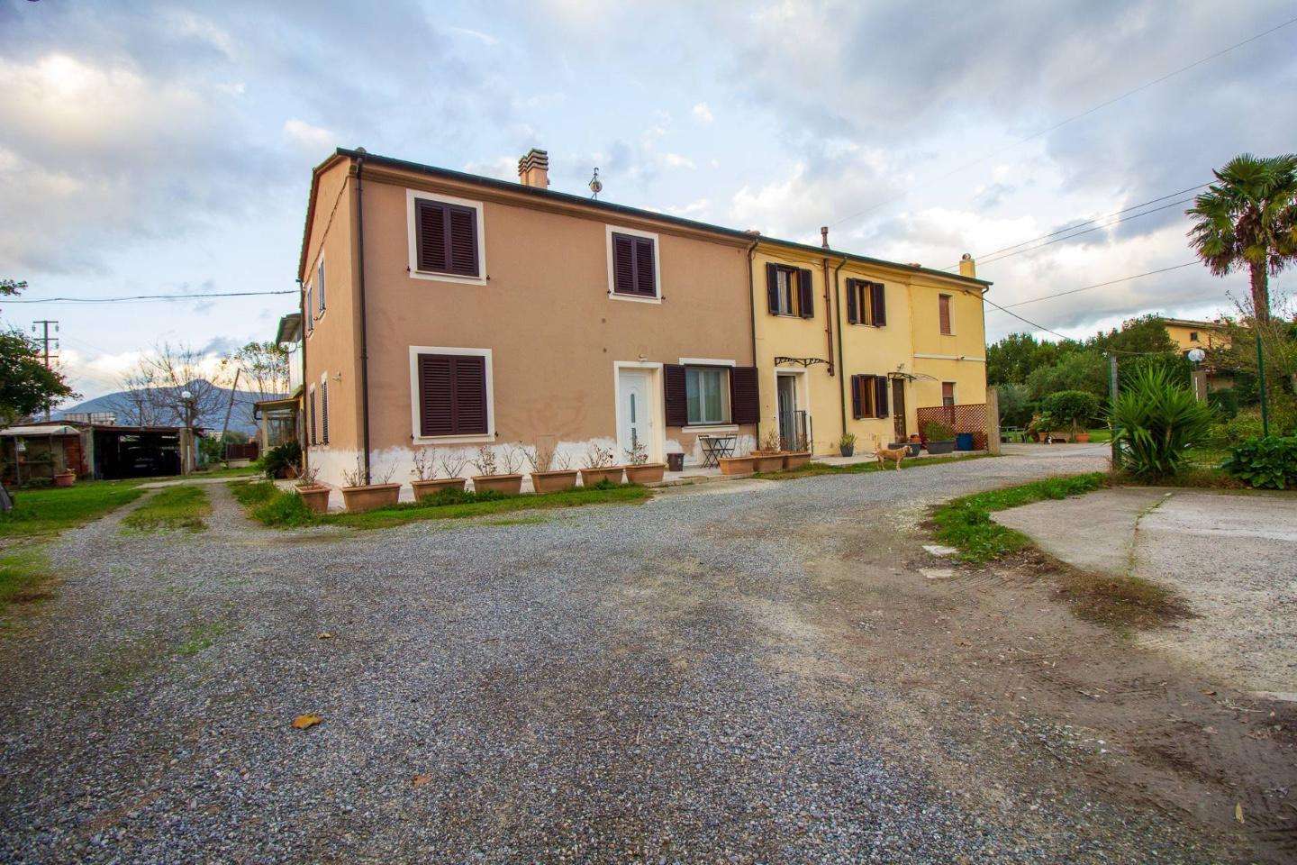 Casa Bi - Trifamiliare in Vendita a Cascina Via del Fosso Nuovo,