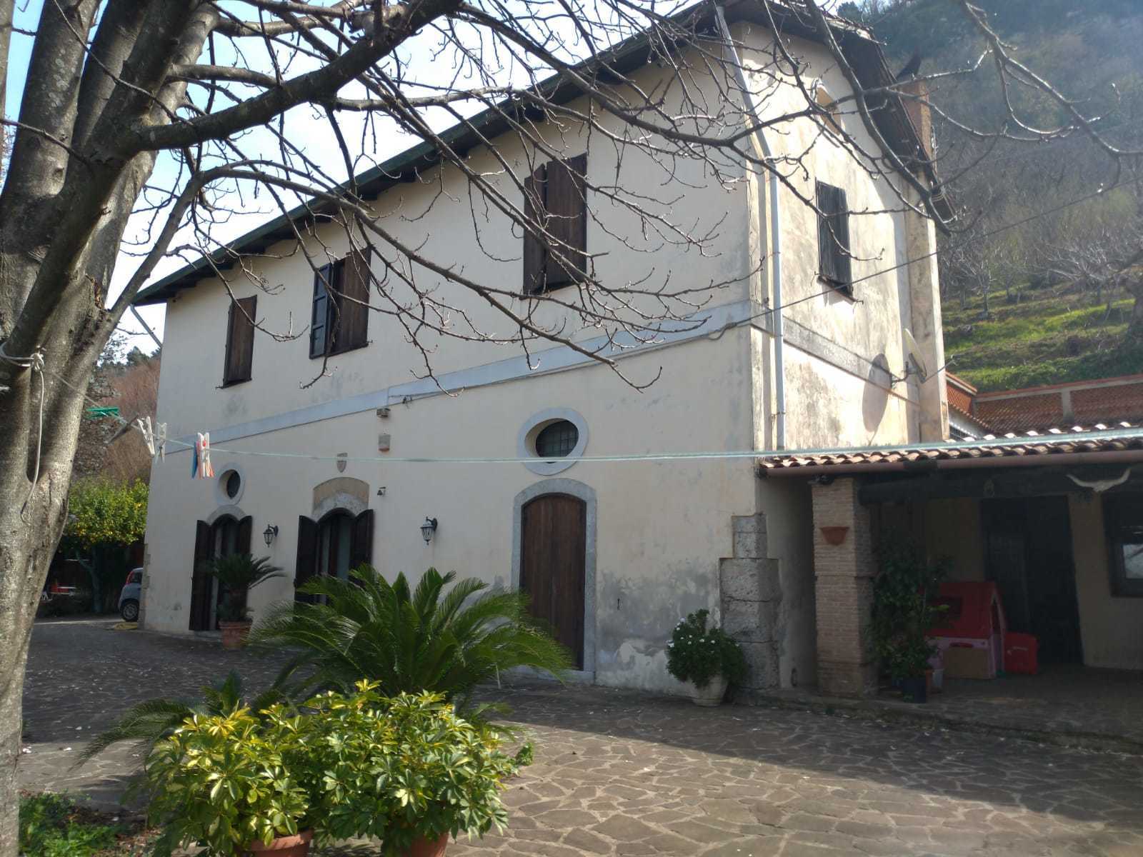 Casa indipendente in Vendita a Roccapiemonte Via Mandrizzo