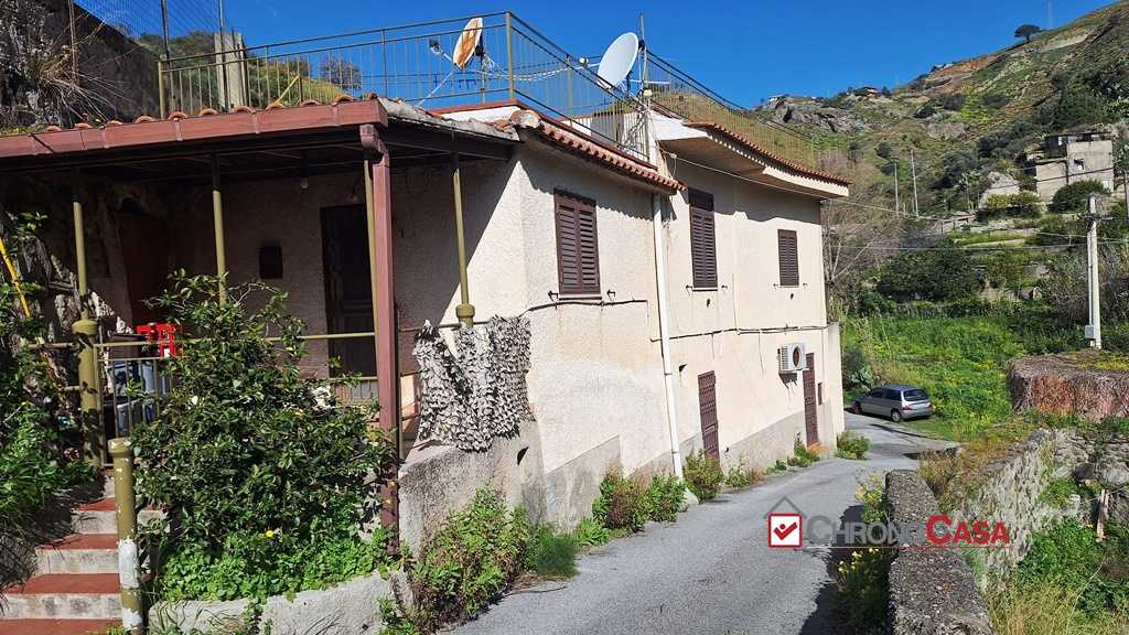 Villa in Vendita a Messina STRADA PROVINCIALE